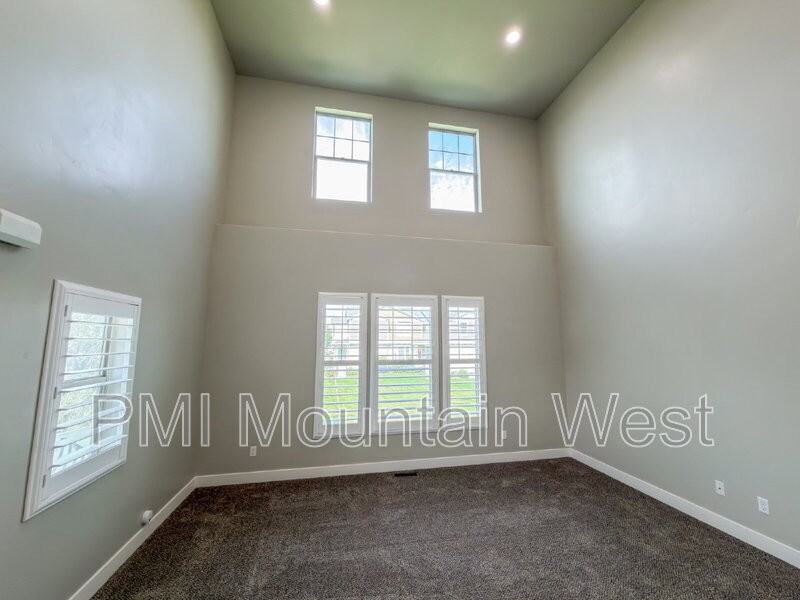 1424 S Mountain View Ct - Photo 5 of 35