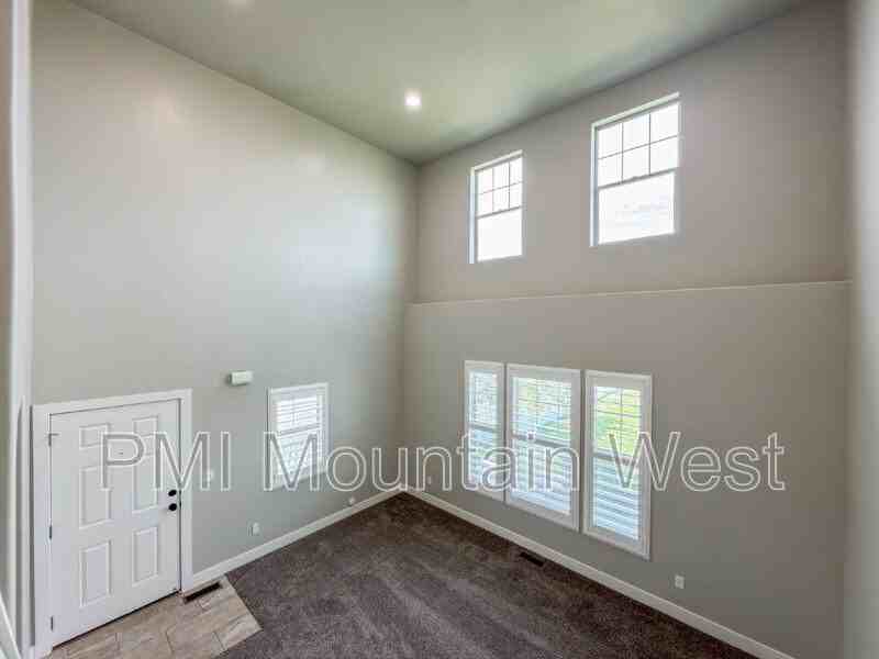 1424 S Mountain View Ct - Photo 6 of 35