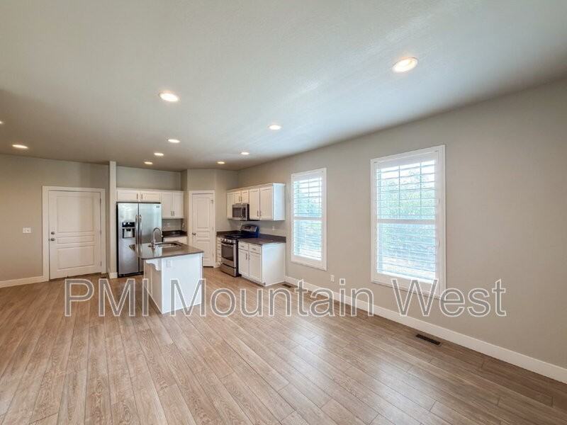 1424 S Mountain View Ct - Photo 7 of 35