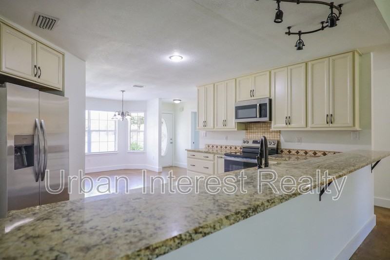 4658 Sunsail Cir - Photo 3 of 24