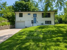 featured image of 105 N Elm St