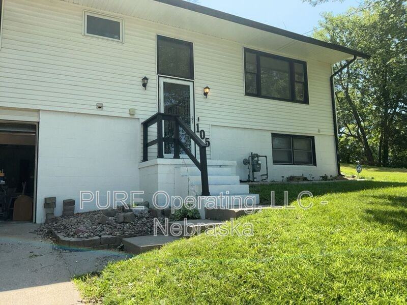 105 N Elm St - Photo 3 of 29