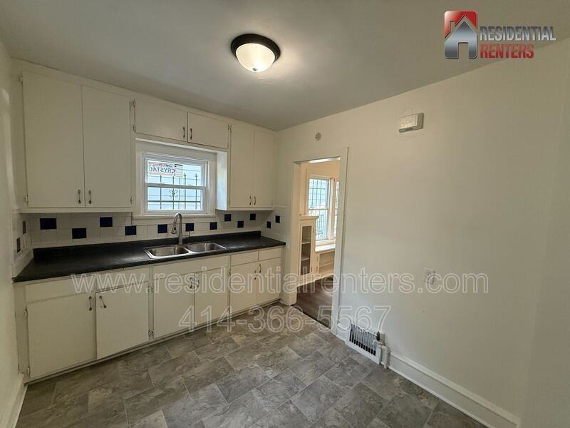 5560 N 40th St - Photo 2 of 10