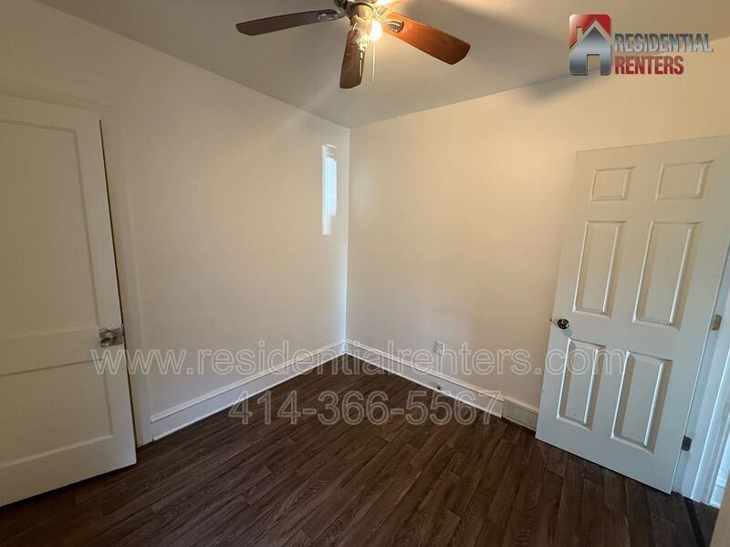 5560 N 40th St - Photo 5 of 10