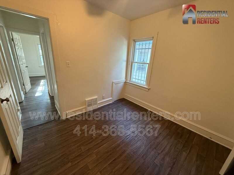 5560 N 40th St - Photo 6 of 10
