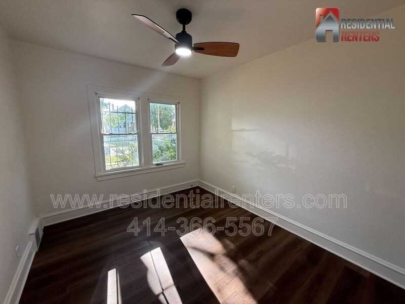 5560 N 40th St - Photo 7 of 10