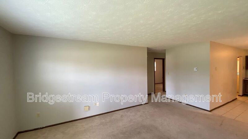 52 Candlewood Ct - Photo 3 of 9