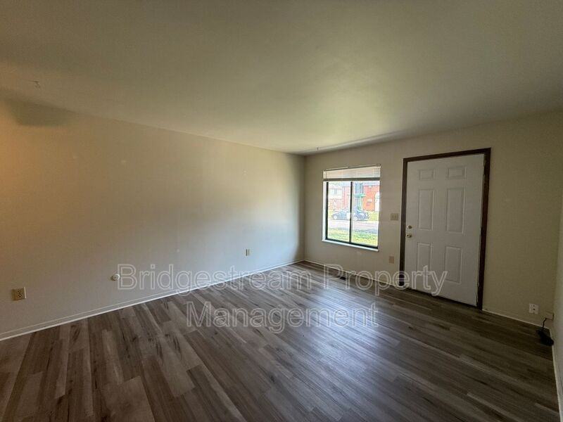 4525 Elliot Ave - Photo 2 of 10