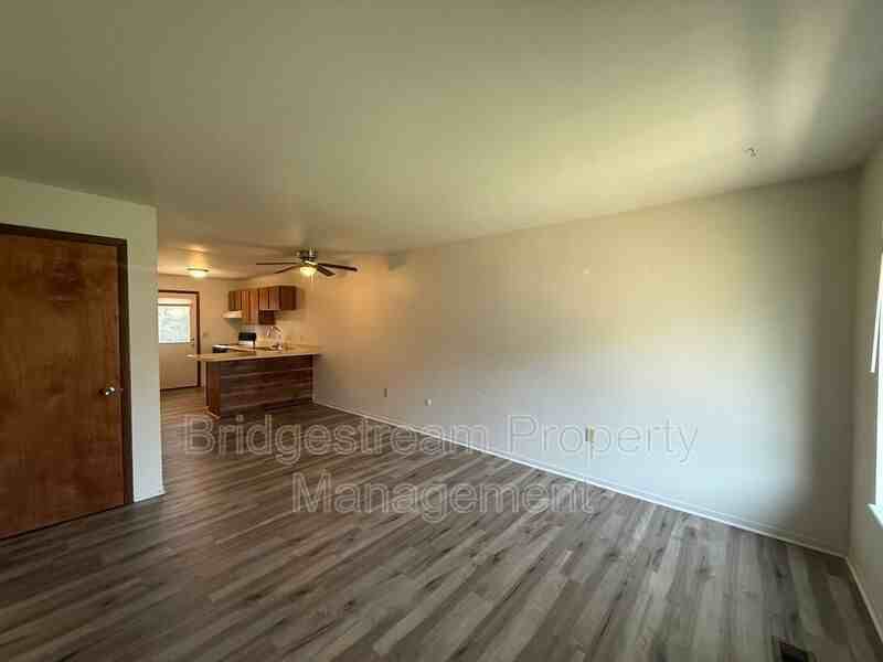 4525 Elliot Ave - Photo 4 of 10