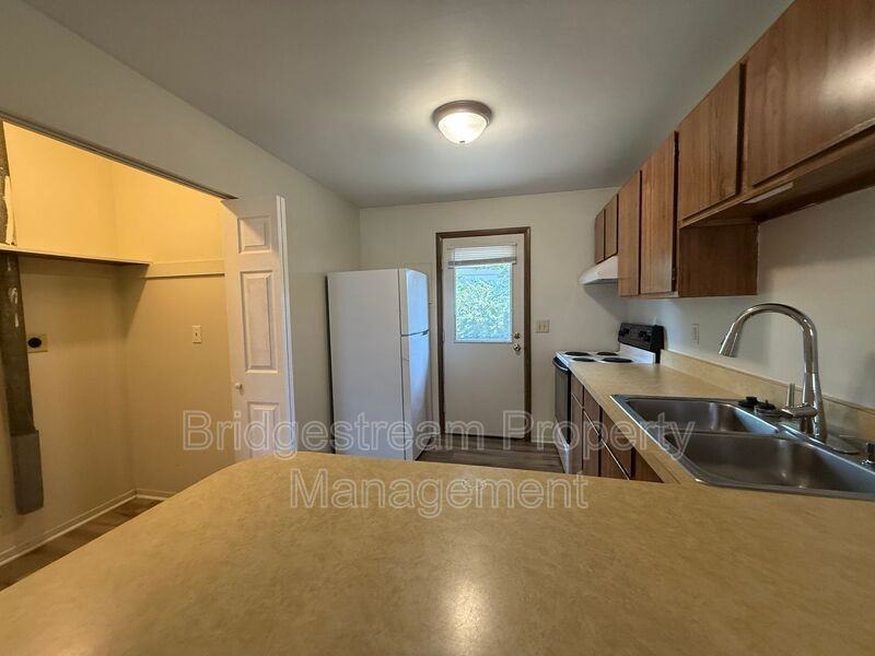 4525 Elliot Ave - Photo 6 of 10