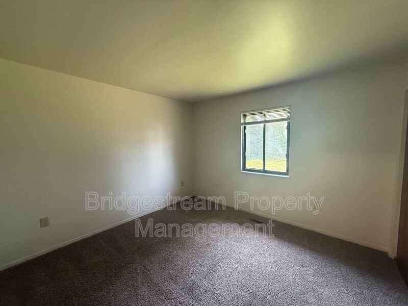 4525 Elliot Ave - Photo 7 of 10