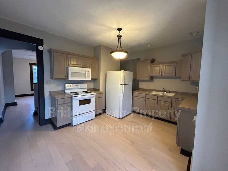 532 Buckeye St - Photo 4 of 11