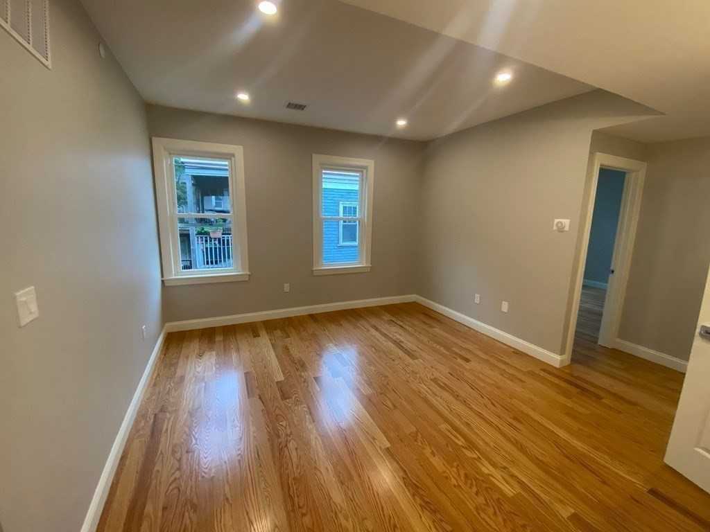 101 Pleasant St #3 - Photo 4 of 10