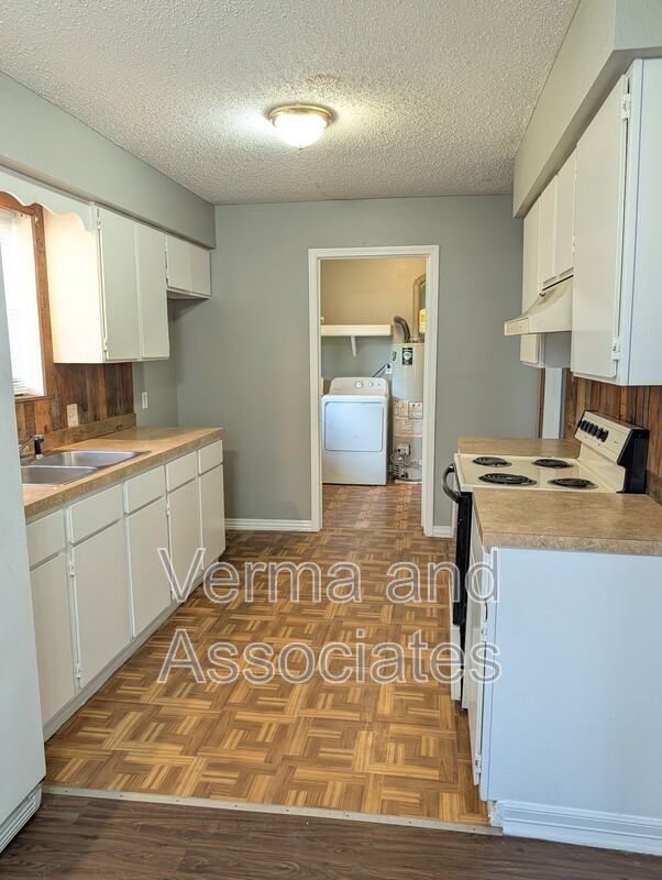 340 N C St #1 - Photo 2 of 11
