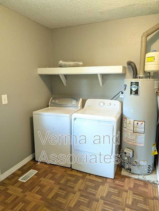 340 N C St #1 - Photo 3 of 11