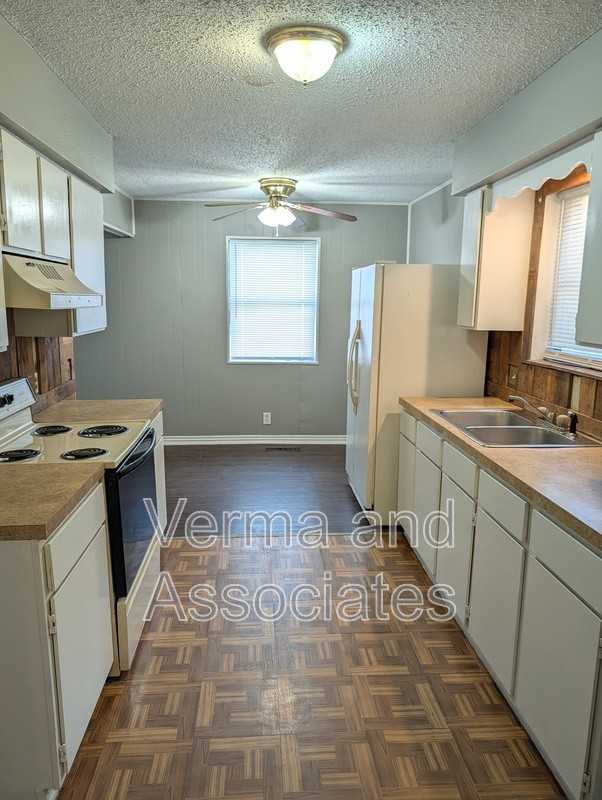 340 N C St #1 - Photo 6 of 11