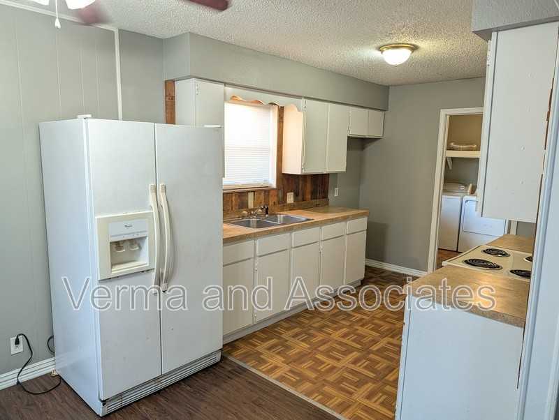 340 N C St #1 - Photo 7 of 11