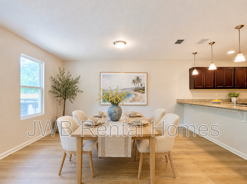 702 James St - Photo 4 of 11