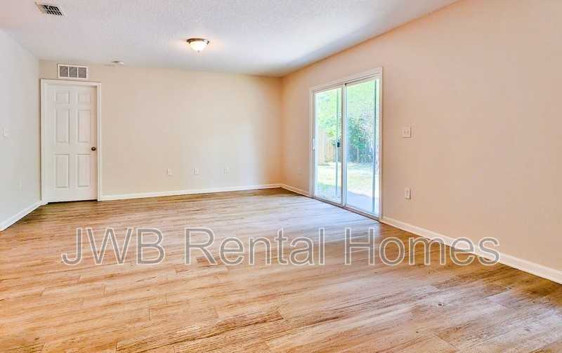 702 James St - Photo 5 of 11