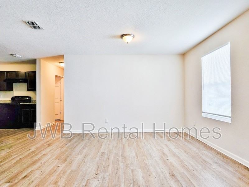 8466 April St - Photo 4 of 10