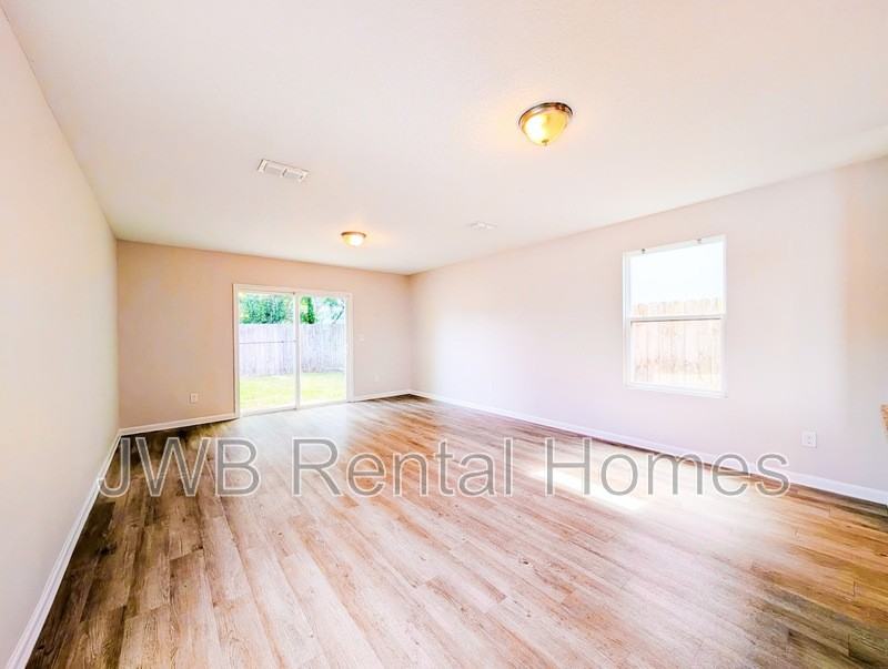 8709 Berry Ave - Photo 4 of 15