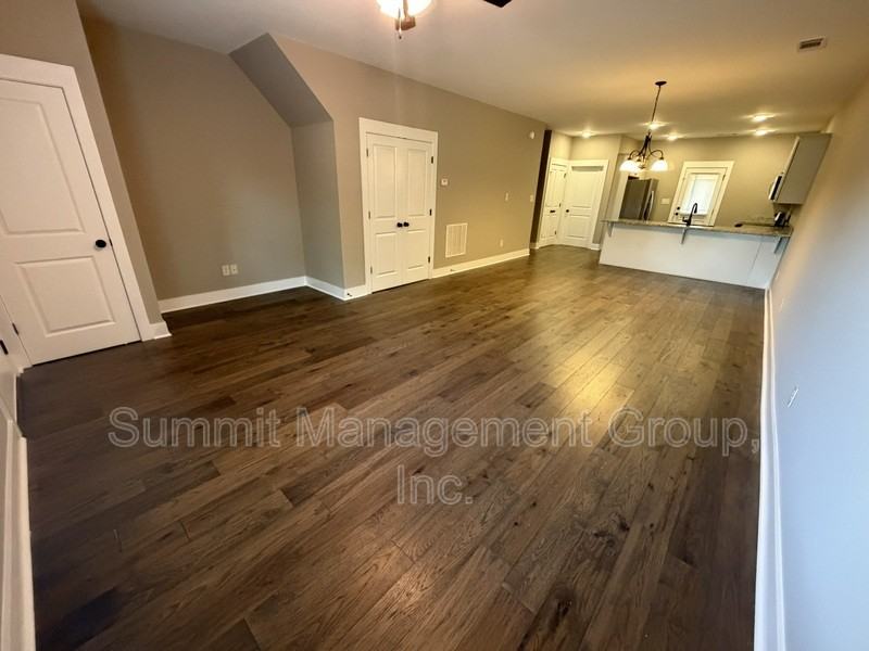 860 S Harkness St - Photo 4 of 34