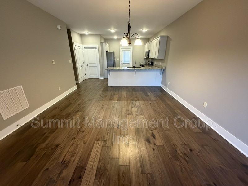 860 S Harkness St - Photo 7 of 34