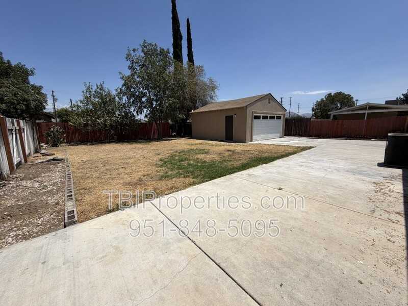 1656 Bryn Mawr Ct - Photo 4 of 6