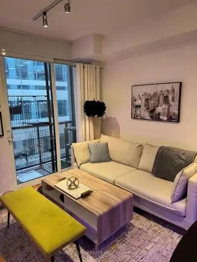 85 Bloor St W #706 - Photo 2 of 7