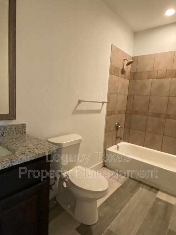 729 E Brown St - Photo 7 of 40