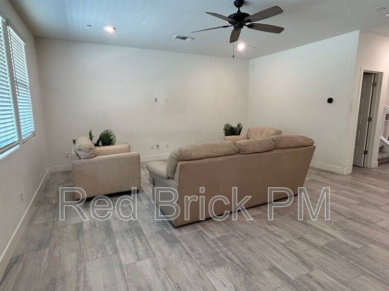 2367 Explorador Dr - Photo 4 of 9