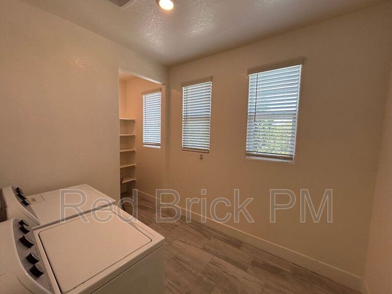 2367 Explorador Dr - Photo 5 of 9