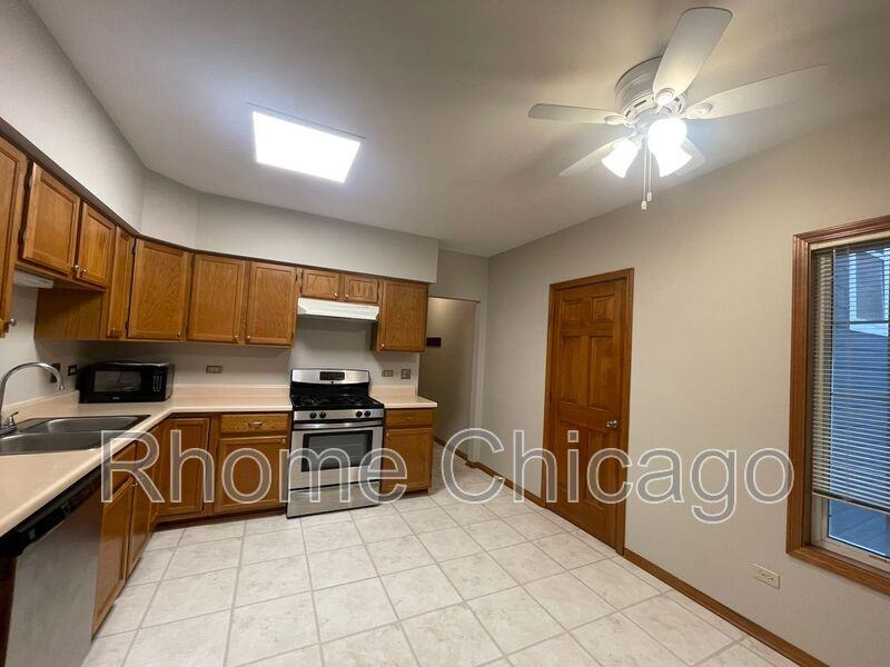 519 W Parkside Dr - Photo 4 of 32