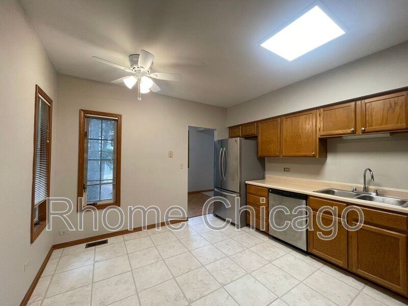 519 W Parkside Dr - Photo 5 of 32