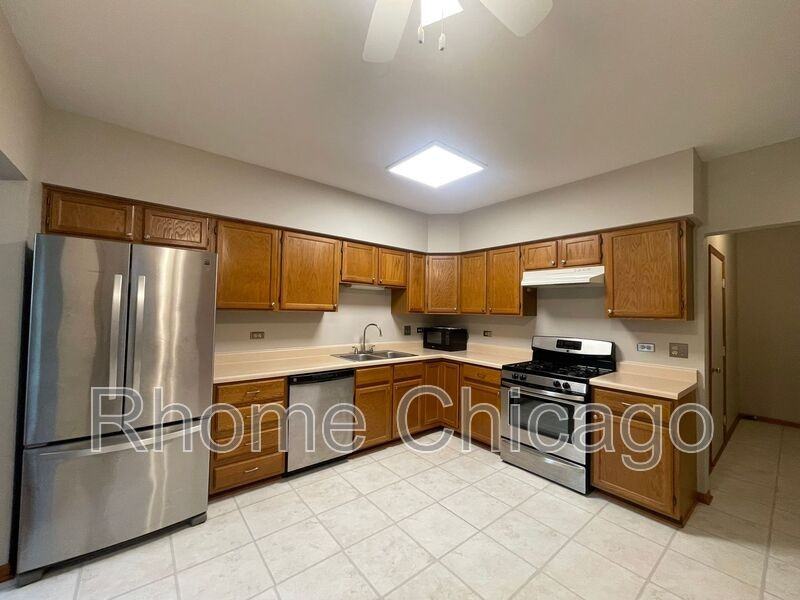 519 W Parkside Dr - Photo 6 of 32