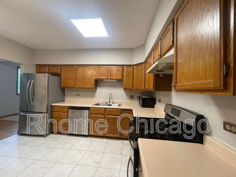 519 W Parkside Dr - Photo 7 of 32