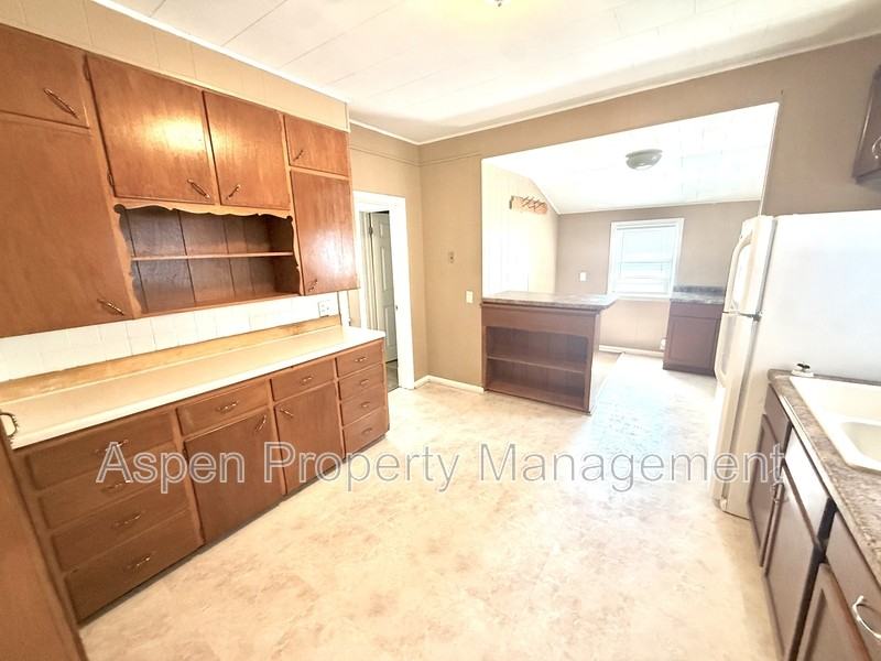 2110 S Central Ave - Photo 3 of 8