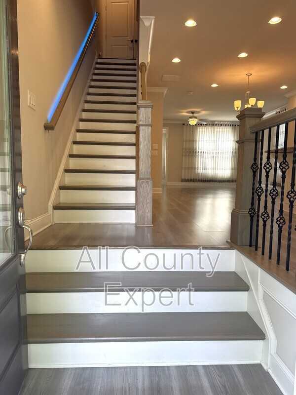 1529 Huntwood Ct - Photo 4 of 40