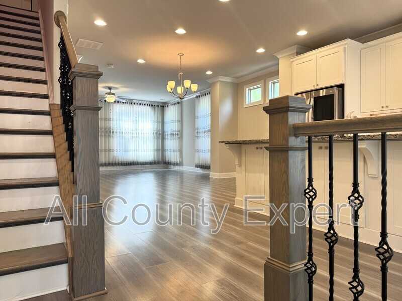 1529 Huntwood Ct - Photo 5 of 40