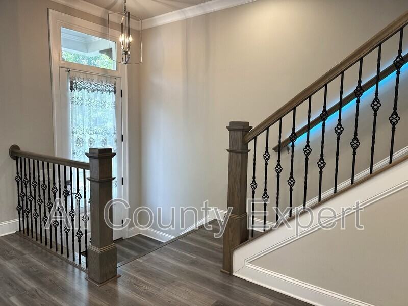 1529 Huntwood Ct - Photo 6 of 40
