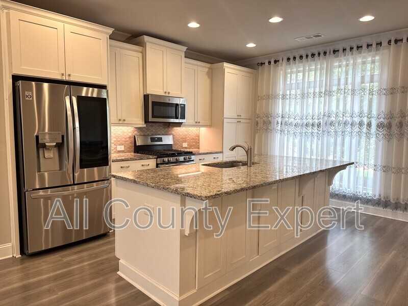 1529 Huntwood Ct - Photo 7 of 40