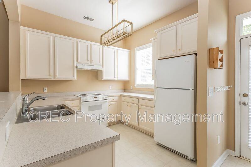 105 Barberry St - Photo 4 of 15