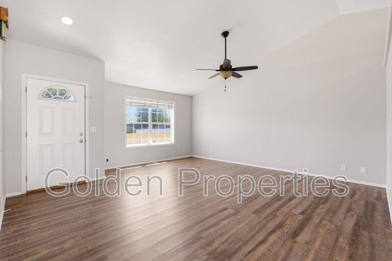 10654 N Seaside St - Photo 5 of 26