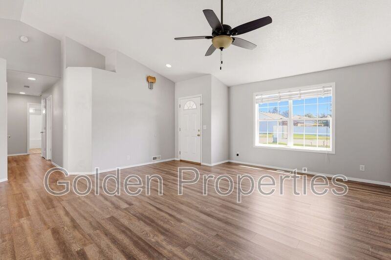 10654 N Seaside St - Photo 6 of 26