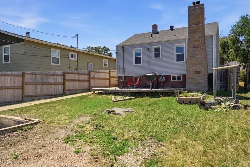 1718 5th St - Photo 3 of 27