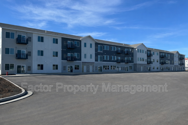 2090 Carlson Dr #215