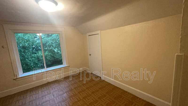 1015 S Columbia Ave - Photo 2 of 11
