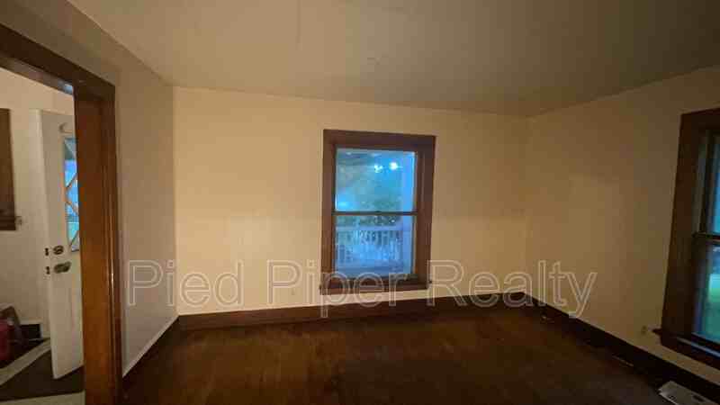 1015 S Columbia Ave - Photo 3 of 11
