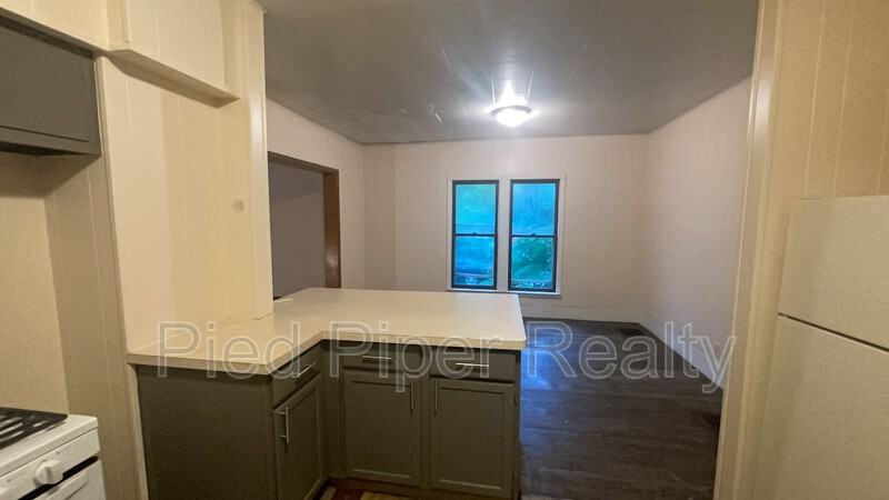 1015 S Columbia Ave - Photo 7 of 11