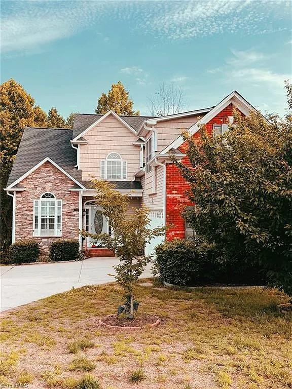 215 Clubmoss Way - Photo 4 of 28
